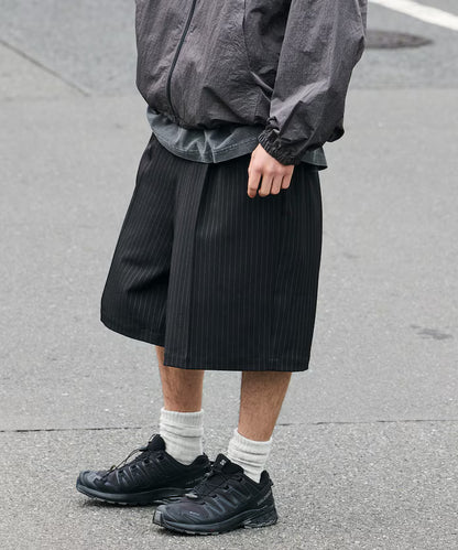 BAGGY SILHOUETTE SHORTS  西裝七分短褲