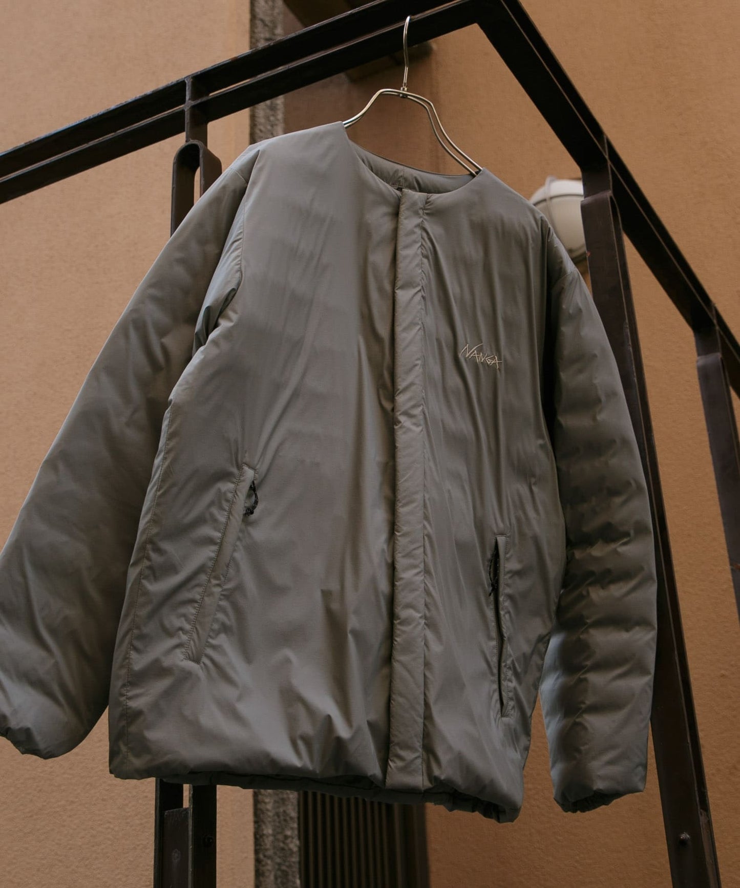 NANGA×DOORS REVERSIBLE DOWN JACKET